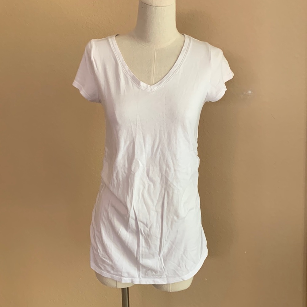 Liz Lange Maternity white v-neck tee